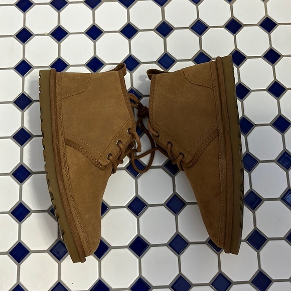 New UGG × Charcoal Neumel Chukka Suede in Chestnut Men\'s Sz 8 main image 15